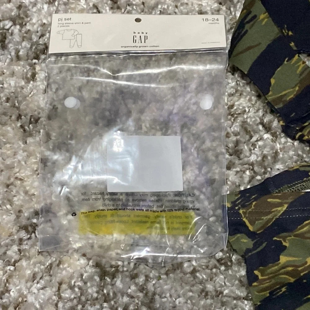 babyGap Baby Boy Camouflage Graphic Face Pajama Sleepwear Set 18-24 Months